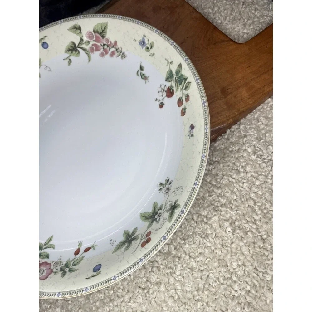 Wedgwood Fleur Fine China Rimmed Soup‎ Pasta Bowl Floral Strawberry 1997 Japan